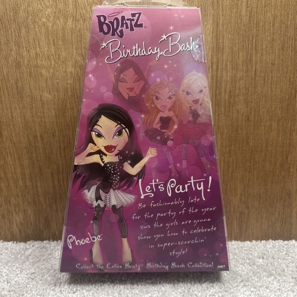 Bratz Birthday Bash Phoebe Fashion Doll Gift Bag Sticker Outfit NRFB BNIB - Picture 4 of 4